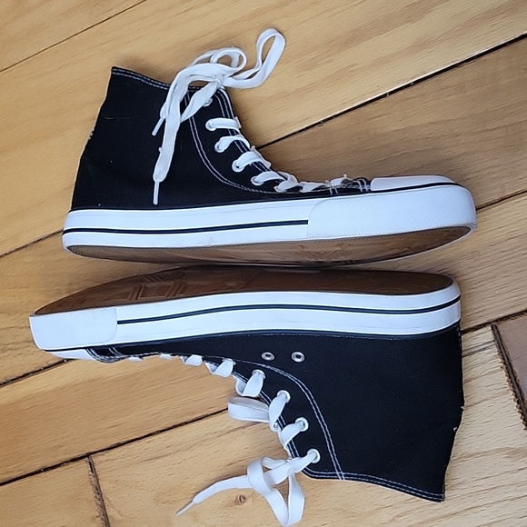 Other - Men's High Top Sneakers EUC